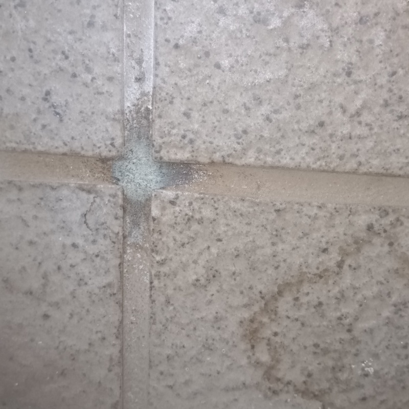 開けた穴を自然なかたちで補修