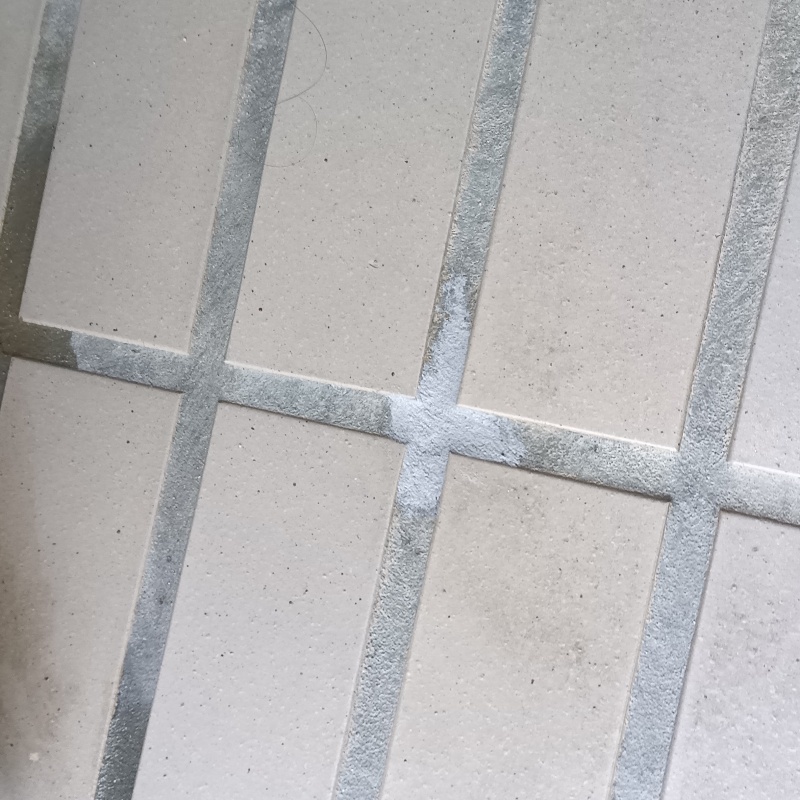 開けた穴をきれいに補修