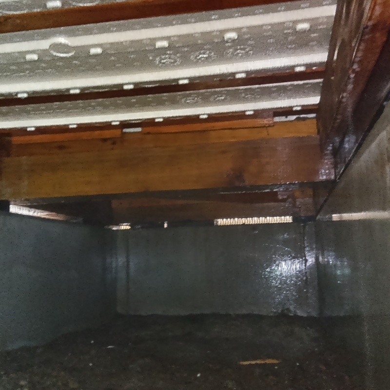 地面・基礎に防蟻剤を散布した様子