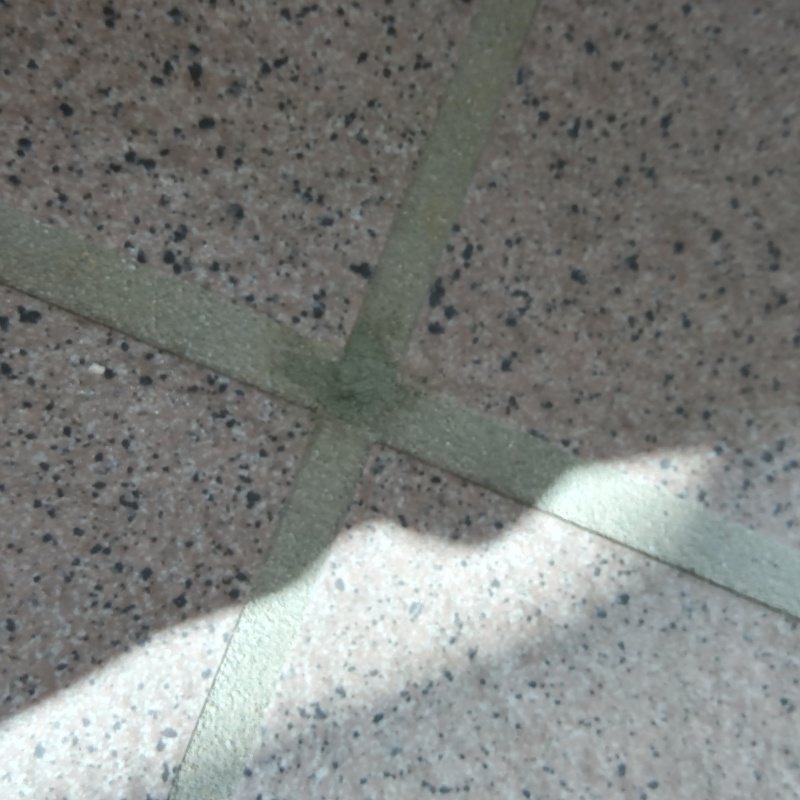 開けた穴をきれいに補修