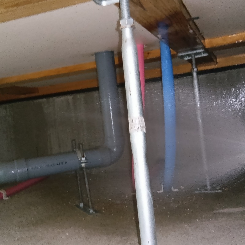 基礎に防蟻剤を散布