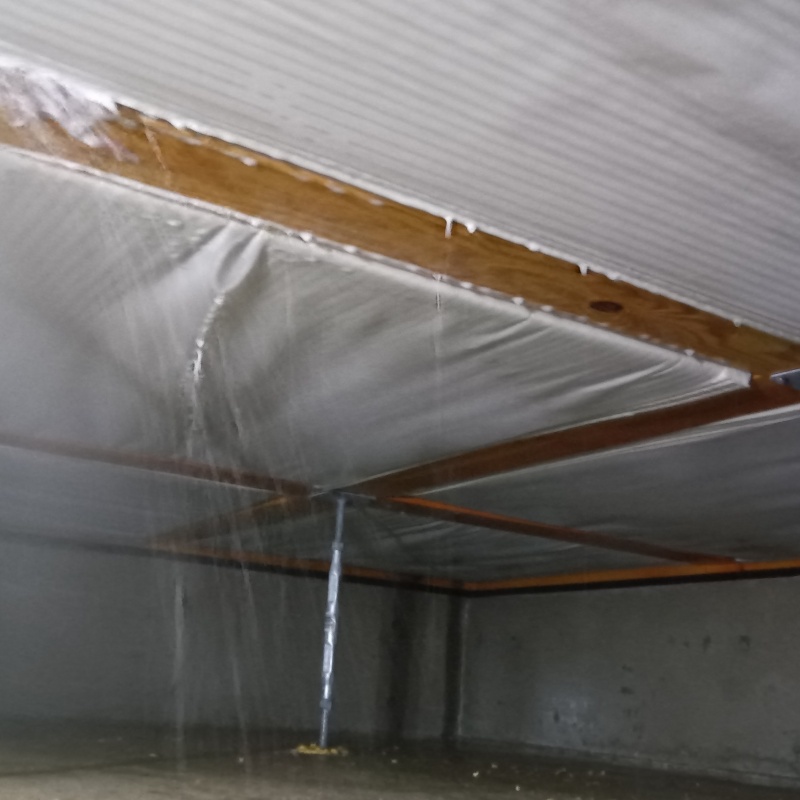 床下断熱材に防蟻剤を散布