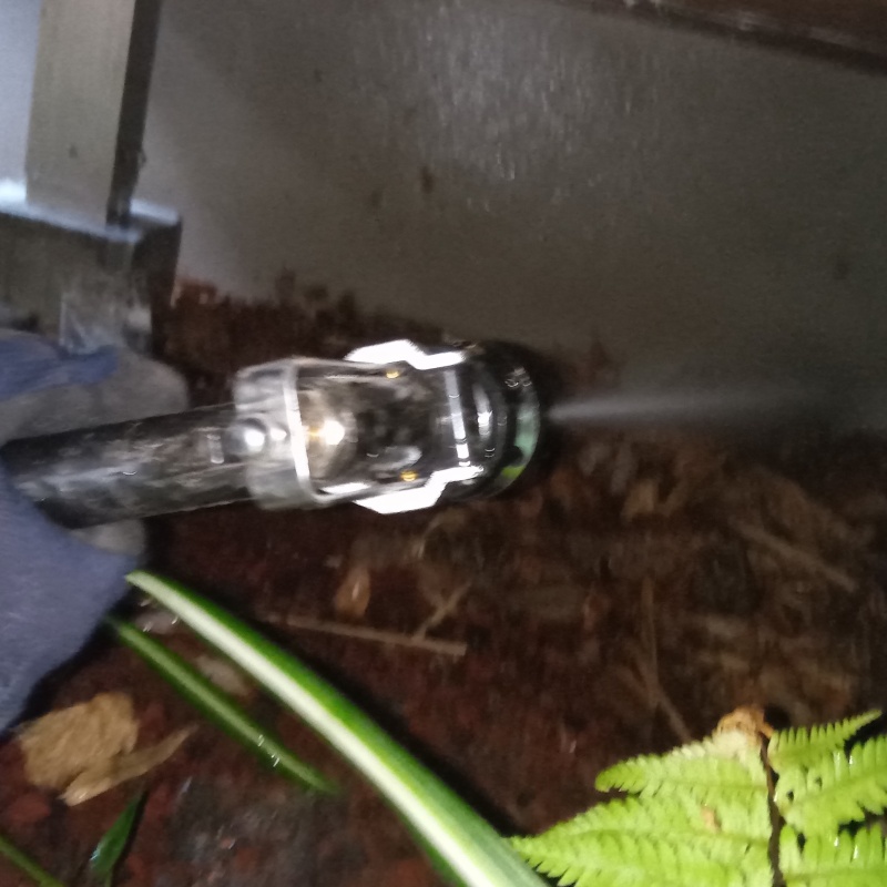 地面・基礎に防蟻剤を散布