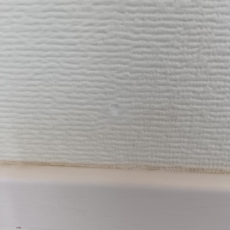 開けた穴を修復した様子