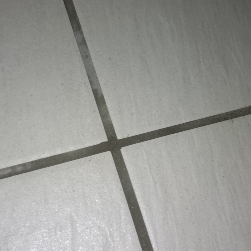 開けた穴を修復した様子