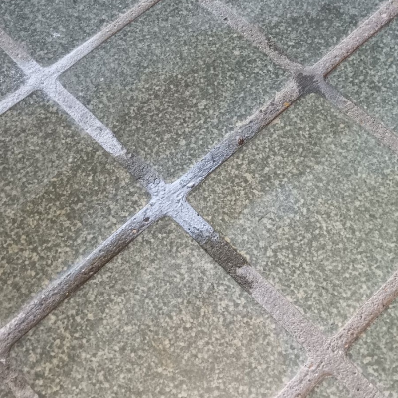 開けた穴を自然なかたちで補修