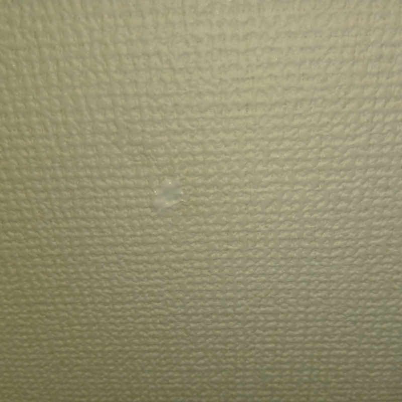 開けた穴をきれいに補修