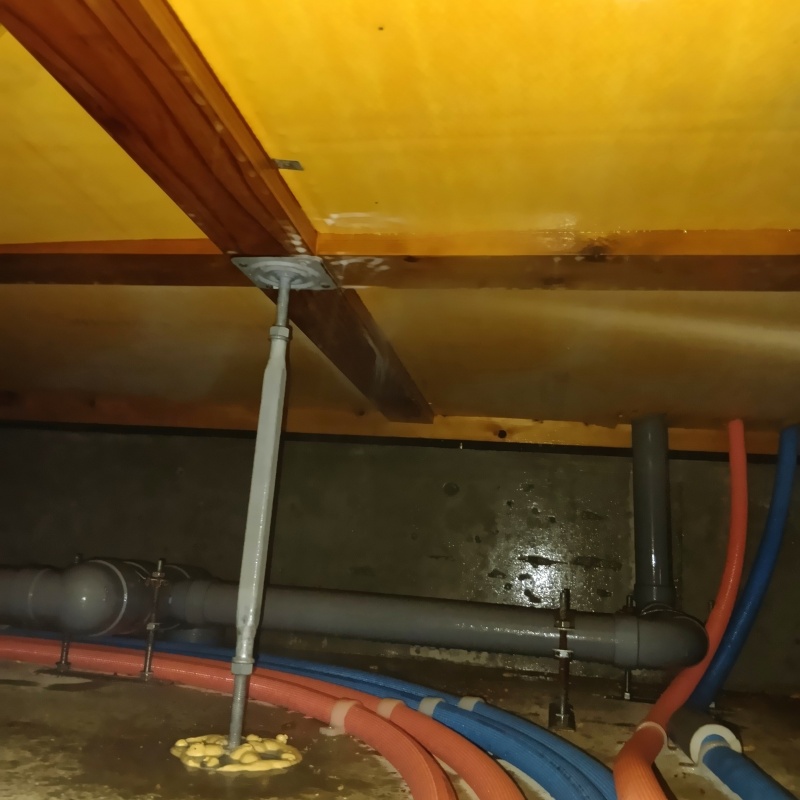 床下木材・断熱材に防蟻剤を散布