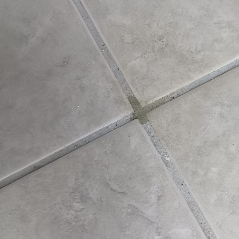 開けた穴を自然なかたちで補修