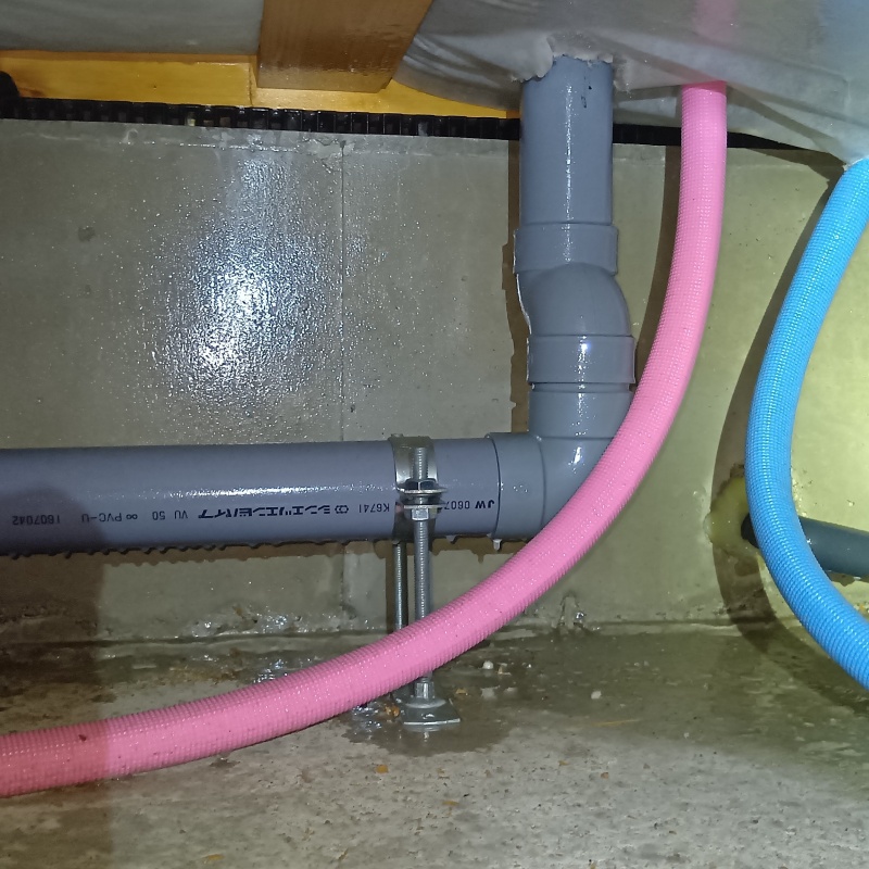 地面・基礎に防蟻剤を散布