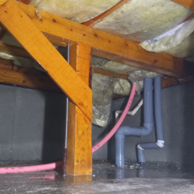 地面・基礎に防蟻剤を散布