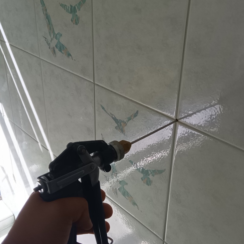 壁内部に直接防蟻剤を注入