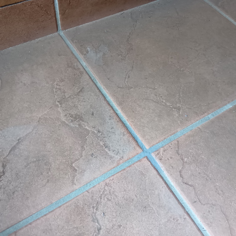 開けた穴を自然なかたちで補修