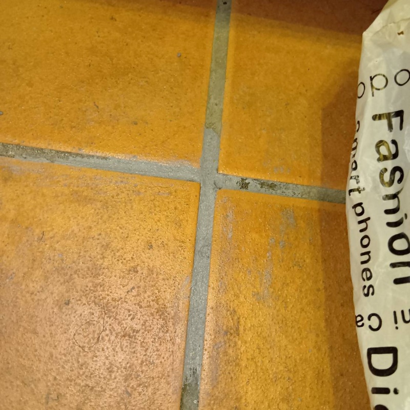 開けた穴をきれいに補修