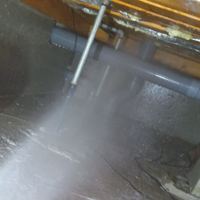 地面・基礎に防蟻剤を散布