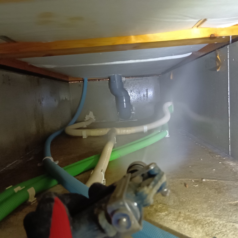 地面・基礎に防蟻剤を散布