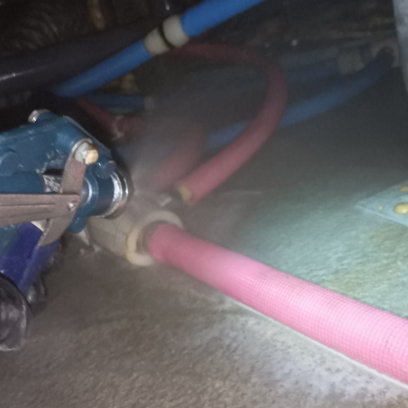 基礎に防蟻剤を散布