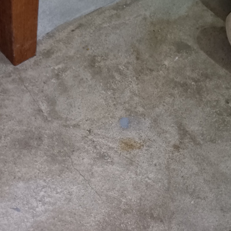 開けた穴を補修