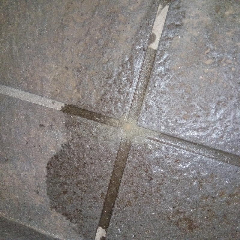 開けた穴を自然なかたちで補修