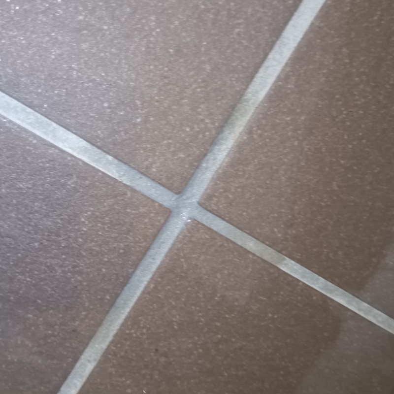 開けた穴をきれいに補修