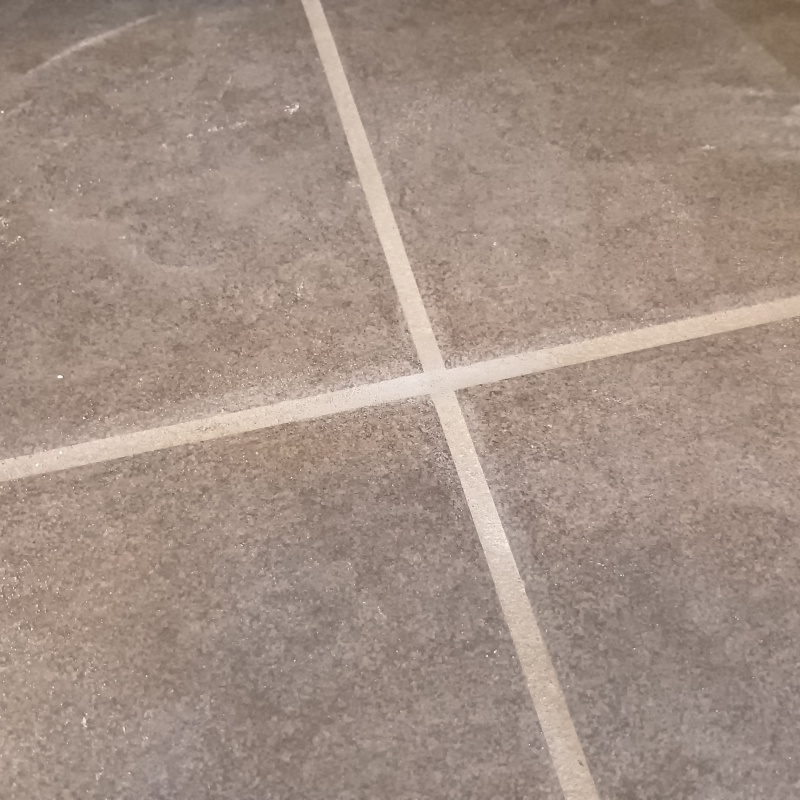 開けた穴を自然な形で補修