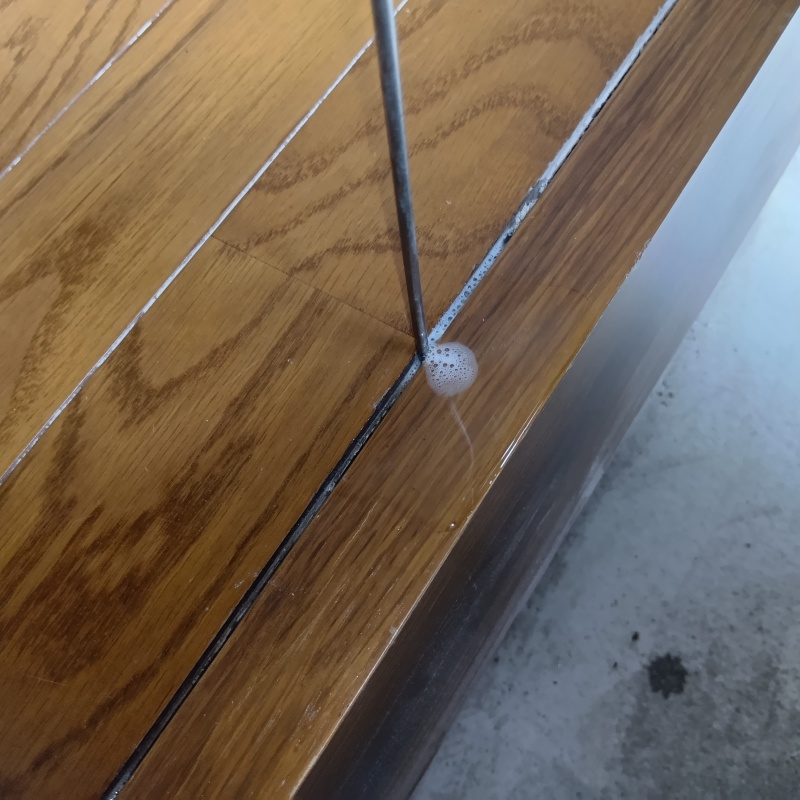 木部にシロアリ駆除剤を注入