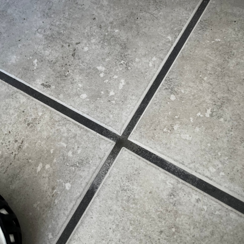 開けた穴を修復した様子