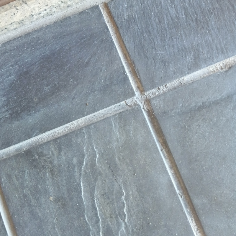 開けた穴を修復した様子