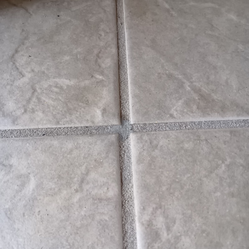 開けた穴を修復した様子