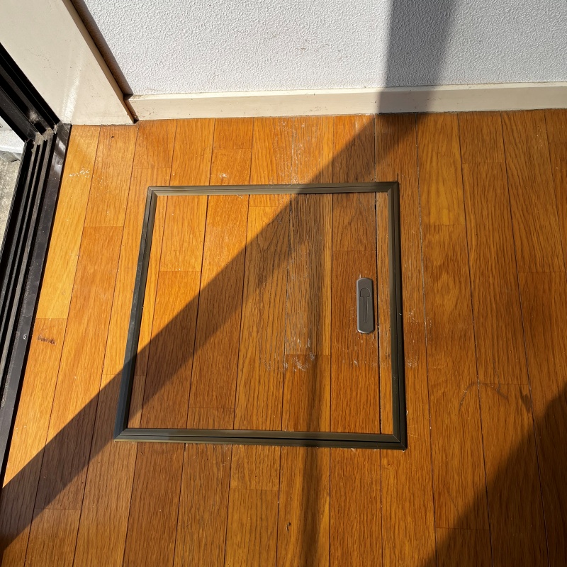 床に新設した点検口