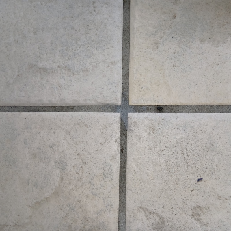 開けた穴を修復した様子