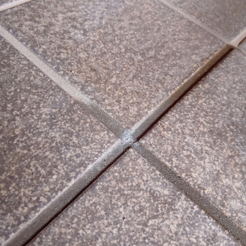 開けた穴を修復した様子