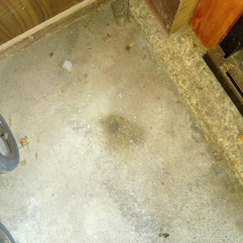 開けた穴を修復した様子