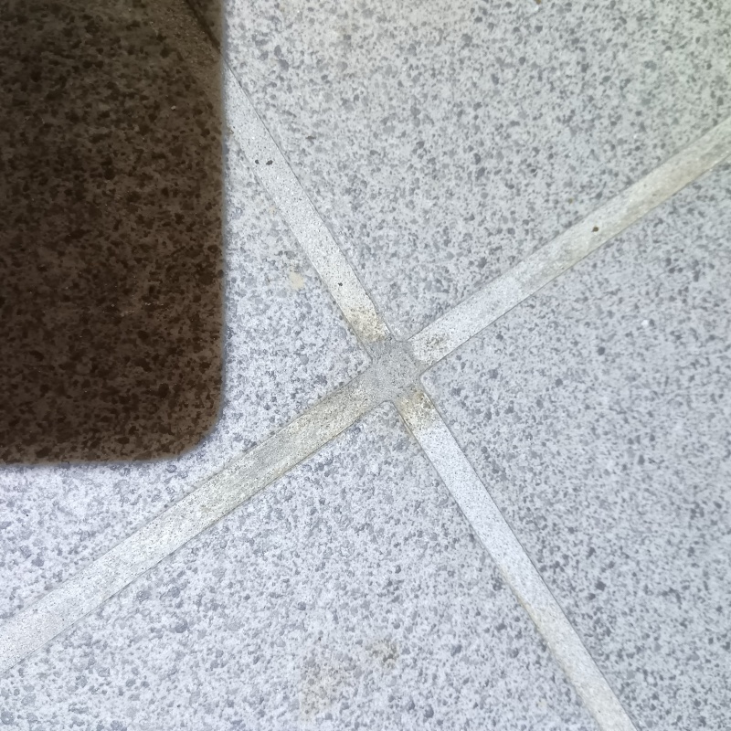 開けた穴を修復した様子