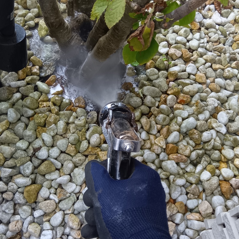 建物外周の土壌に防蟻剤を散布