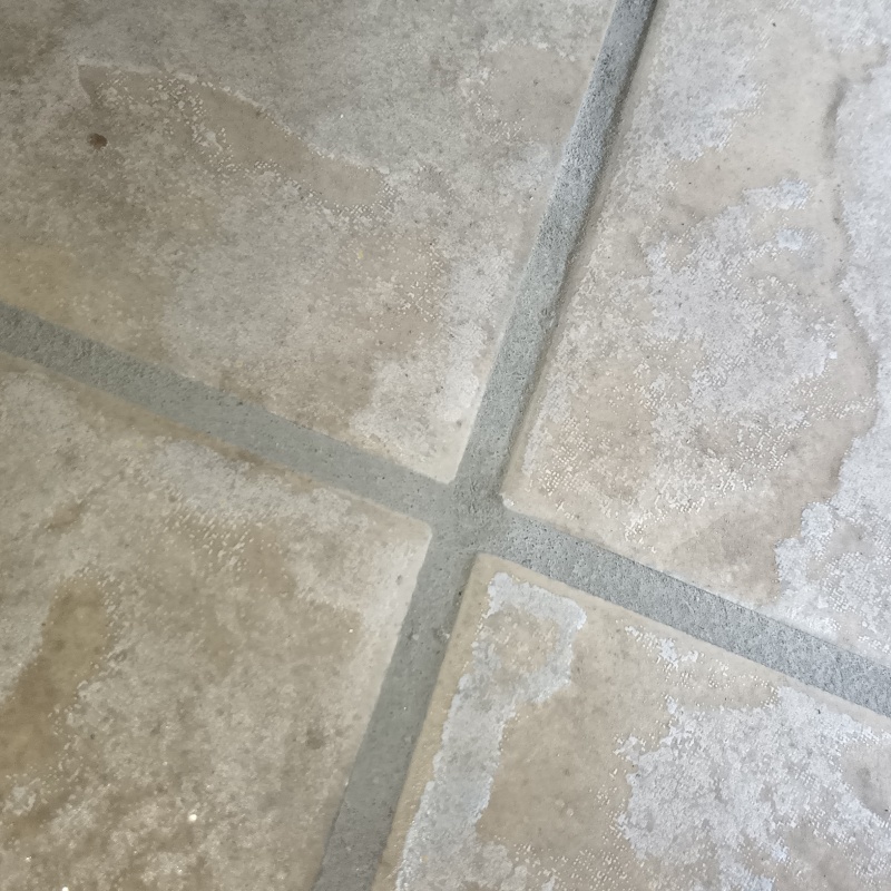 開けた穴を修復した様子