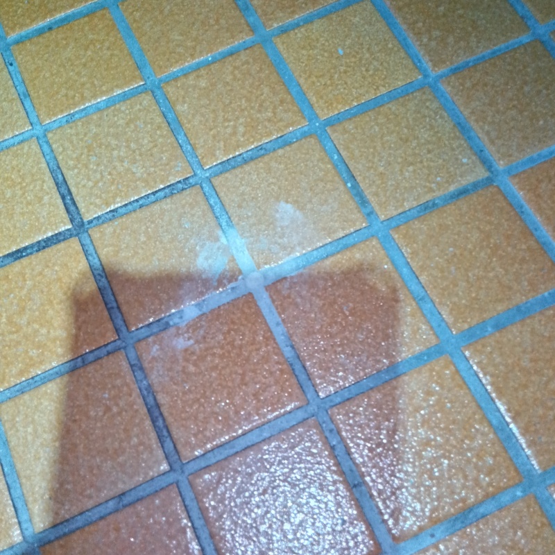 開けた穴を修復した様子