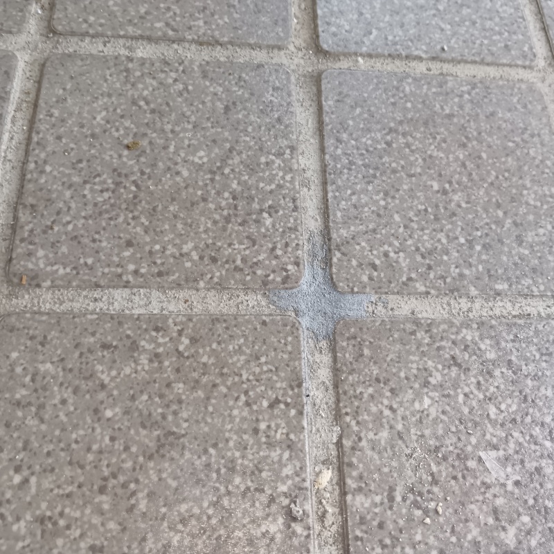 開けた穴を修復した様子