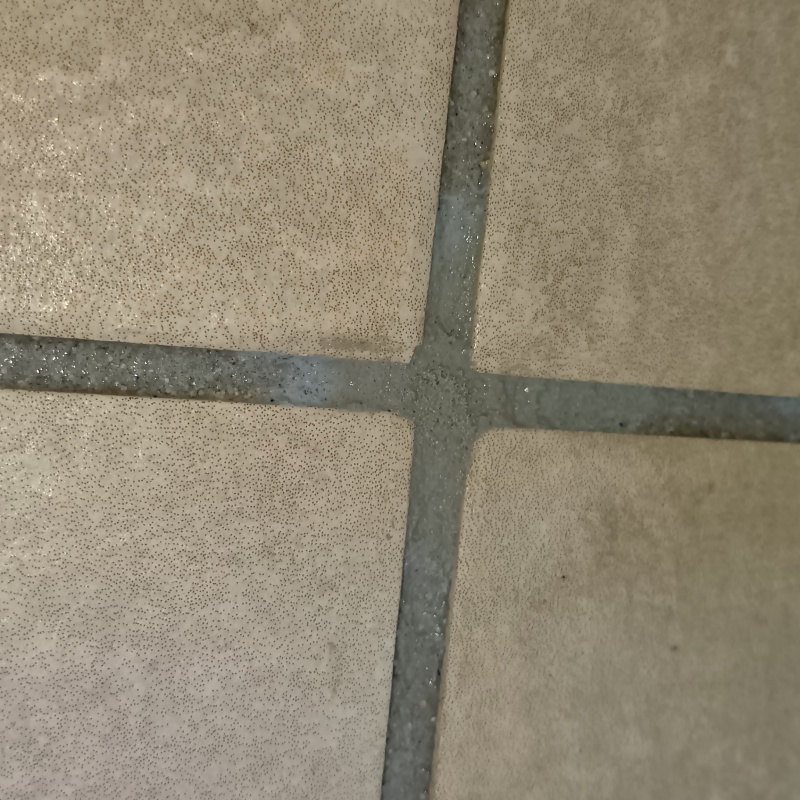 開けた穴を自然な形で補修