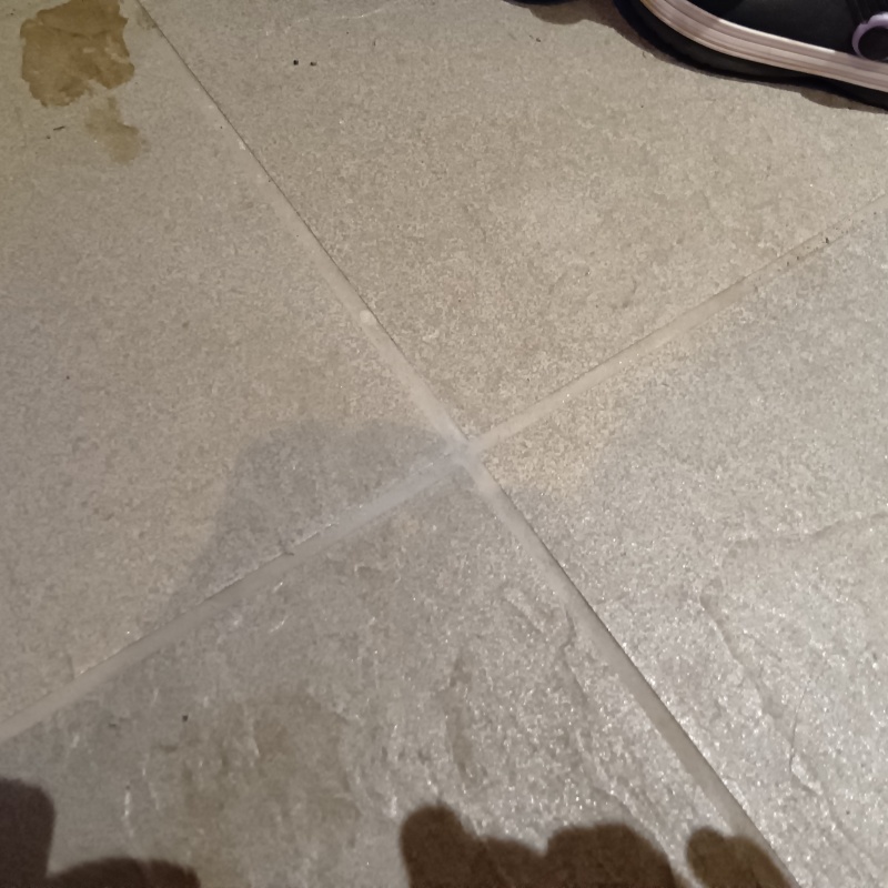 開けた穴を自然な形で補修