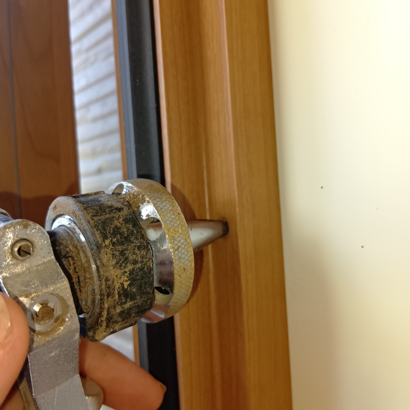 柱に防蟻剤を注入