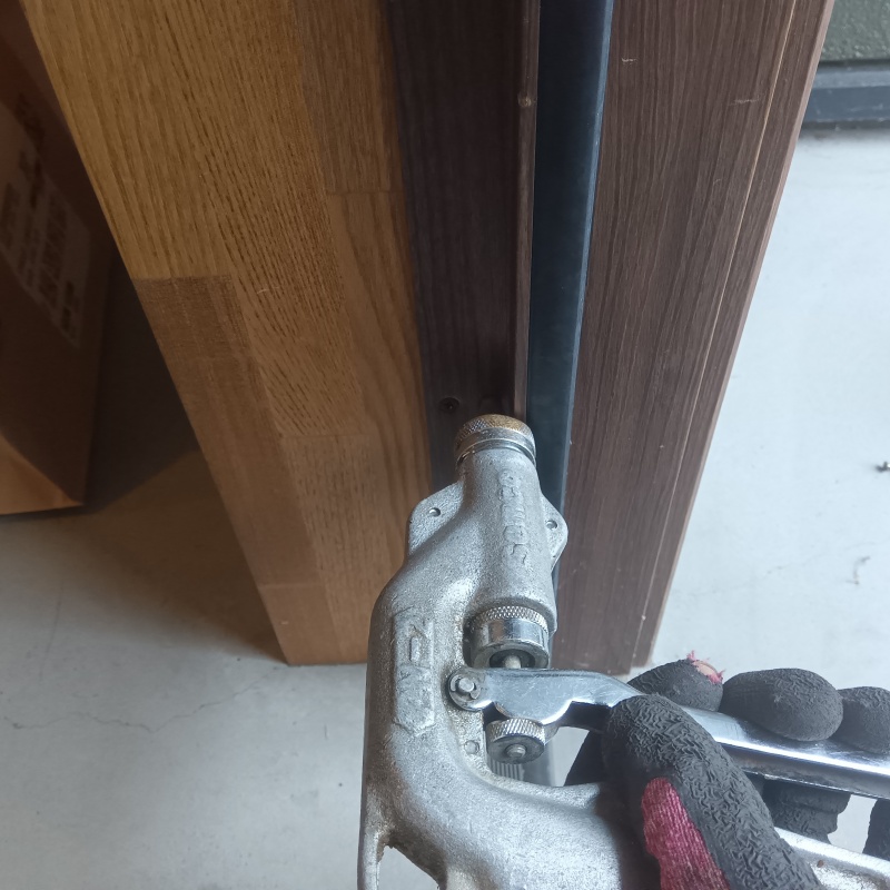 柱に防蟻剤を注入