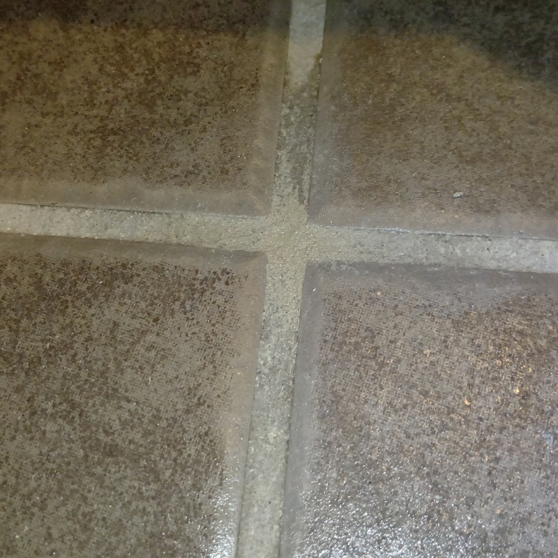 開けた穴を修復した様子