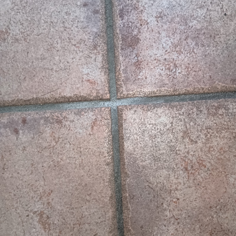 開けた穴を修復した様子