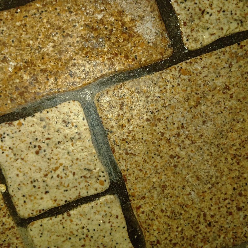 開けた穴を修復した様子