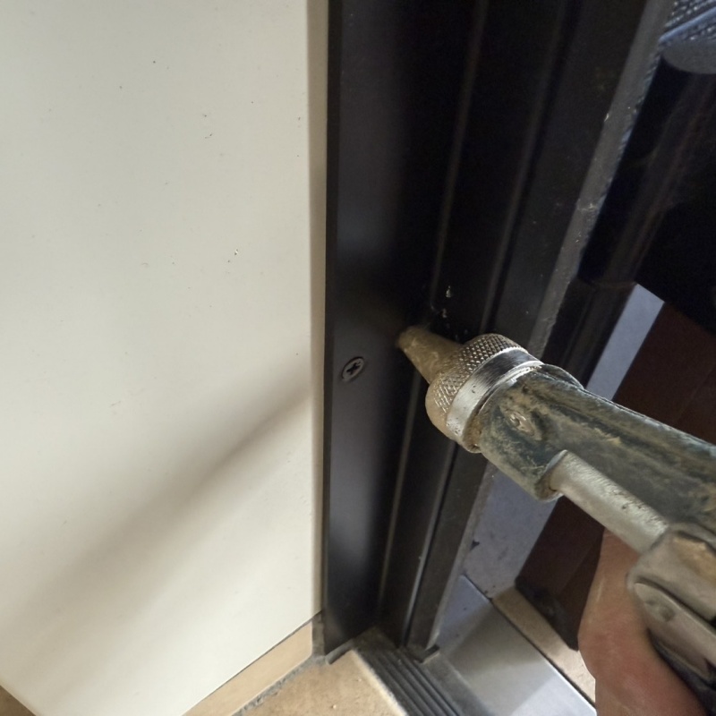 柱に防蟻剤を注入