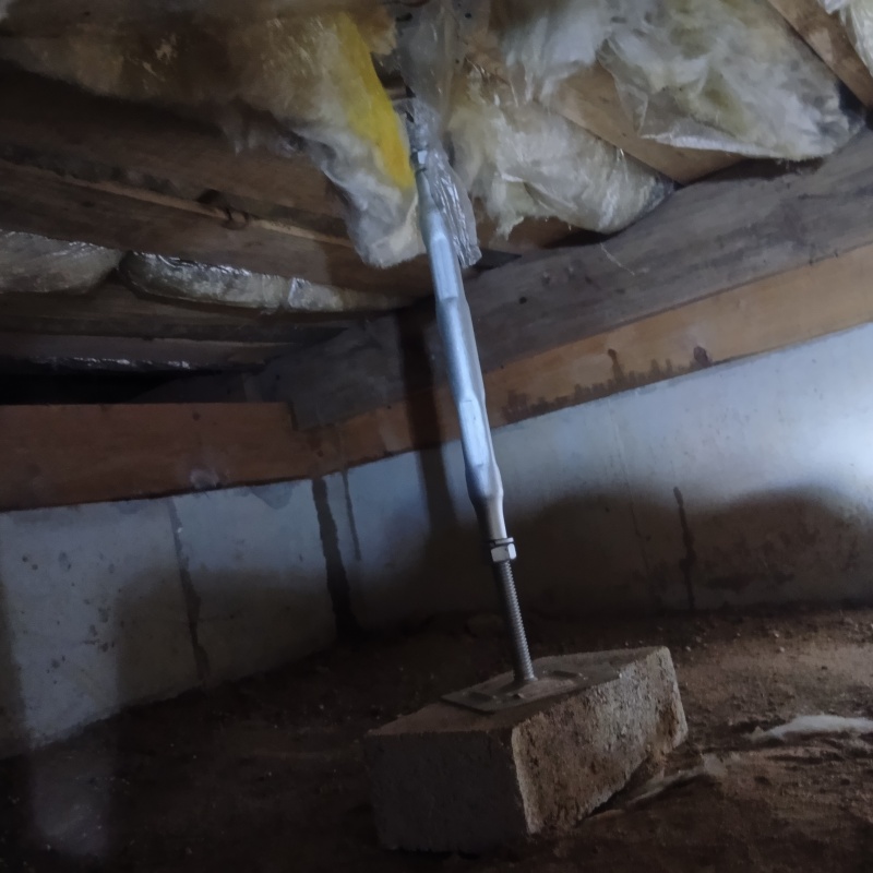 鋼製の床束を足して床下を補強