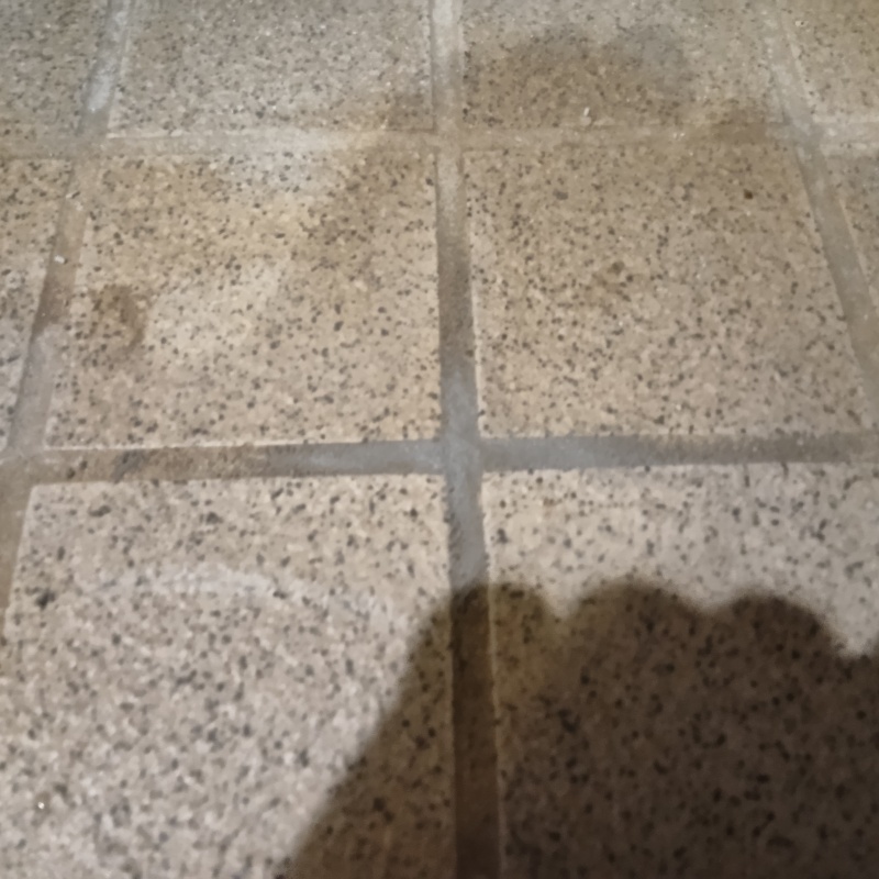 開けた穴をきれいに補修