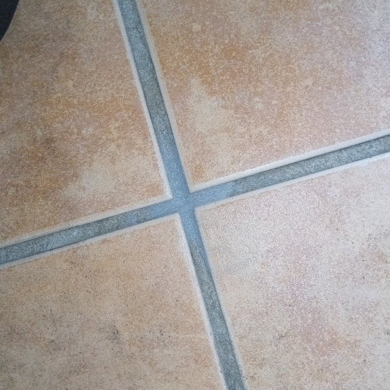 開けた穴をきれいに補修