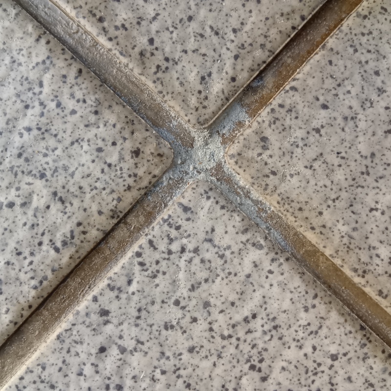 開けた穴をきれいに補修